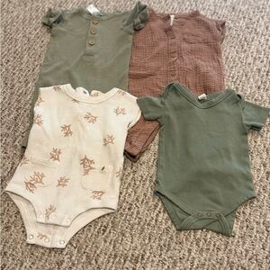 Stylish Kids Bodysuit Set in Green and Cream
